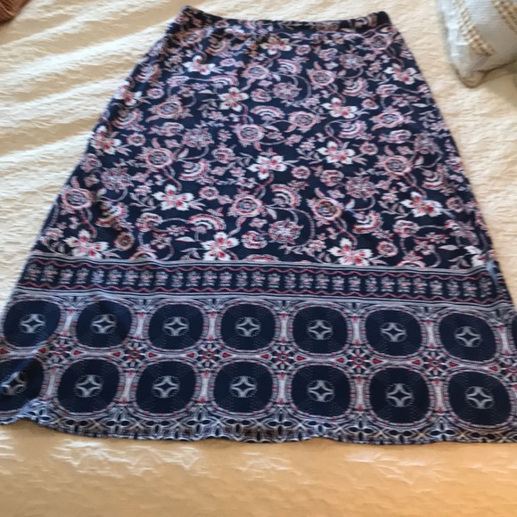 Lovely navy print skirt - Picture 5 of 11
